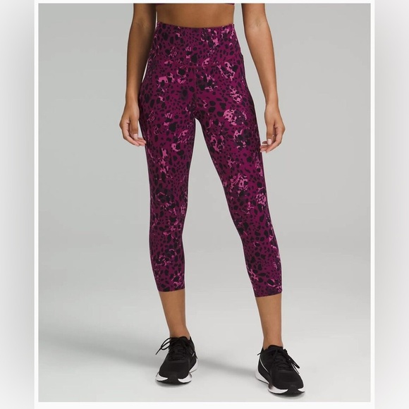 Lululemon Base Pace High-Rise Crop 23"
Cheetah Camo Magenta Purple Multi Size 12 - Picture 1 of 8